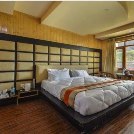 Hotel Sheen Srīnagar Екстериор снимка