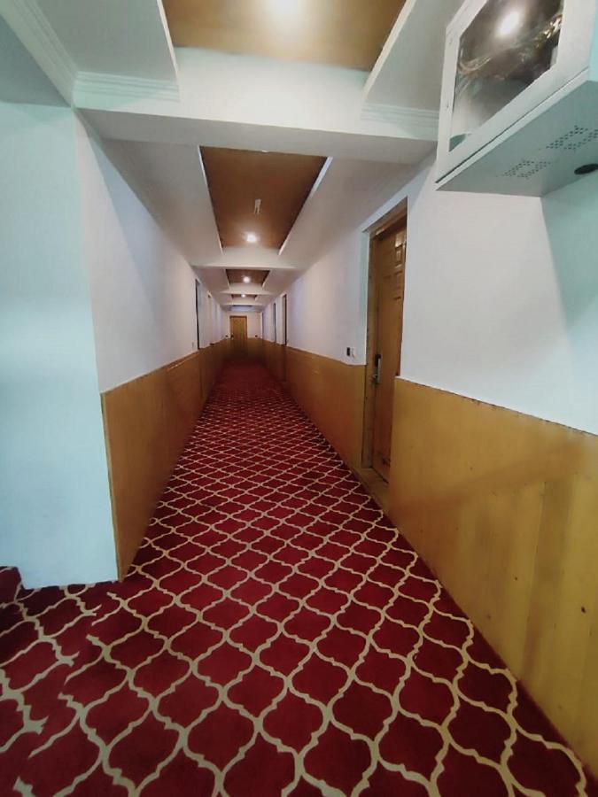 Hotel Sheen Srīnagar Екстериор снимка