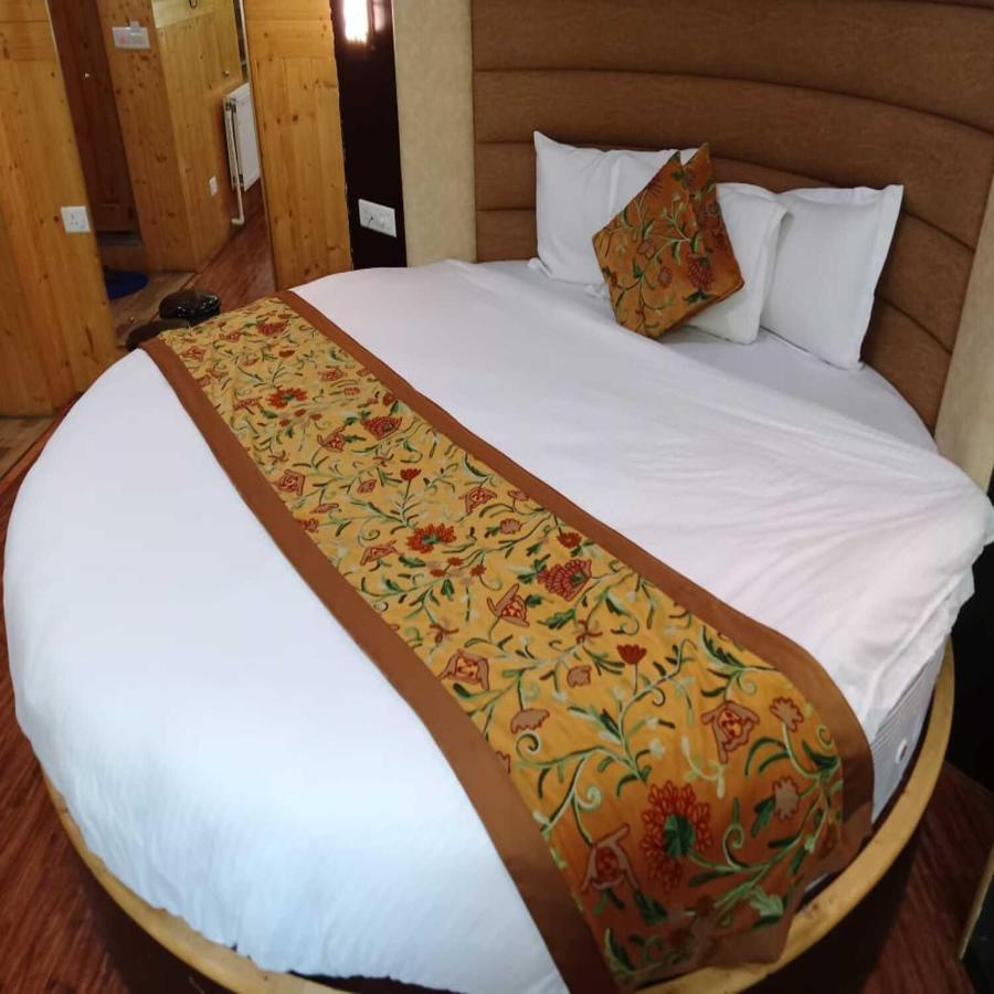 Hotel Sheen Srīnagar Екстериор снимка