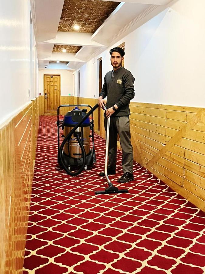 Hotel Sheen Srīnagar Екстериор снимка