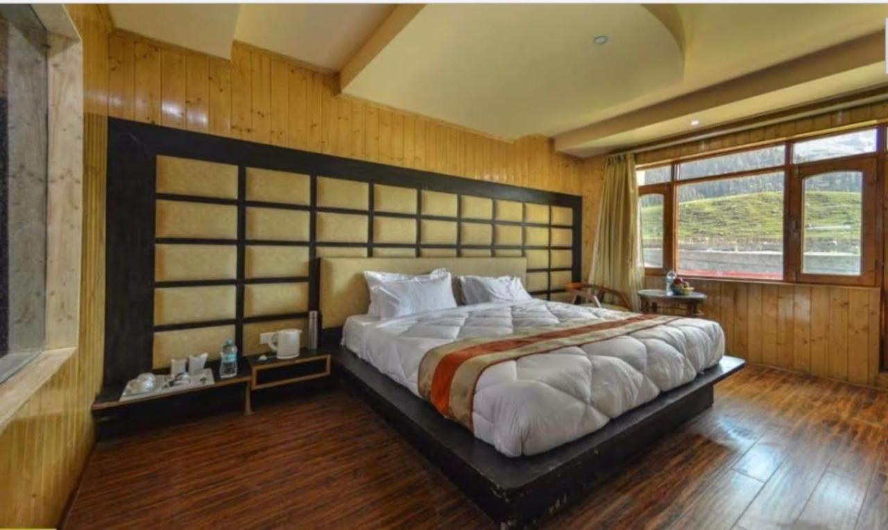 Hotel Sheen Srīnagar Екстериор снимка