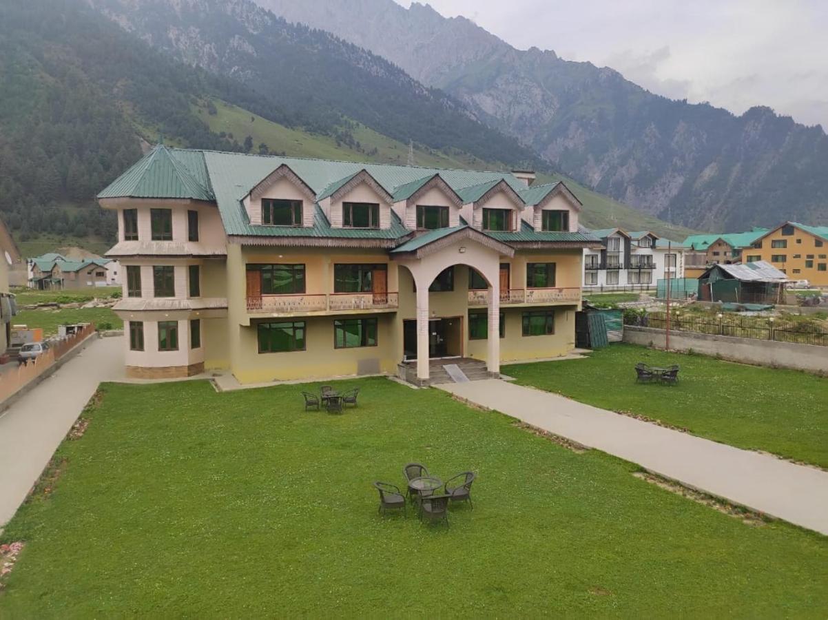 Hotel Sheen Srīnagar Екстериор снимка