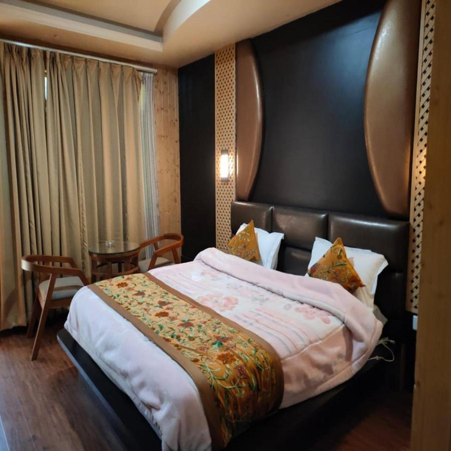Hotel Sheen Srīnagar Екстериор снимка
