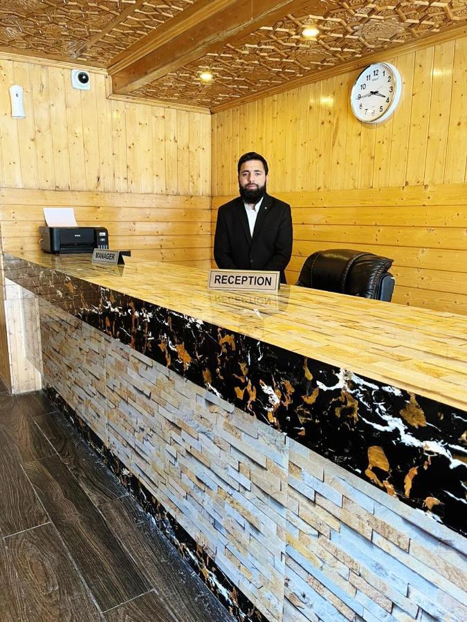 Hotel Sheen Srīnagar Екстериор снимка
