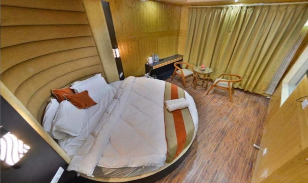 Hotel Sheen Srīnagar Екстериор снимка
