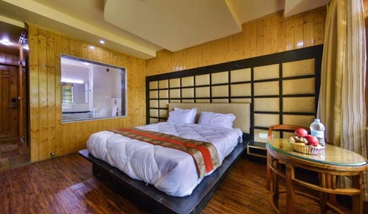 Hotel Sheen Srīnagar Екстериор снимка