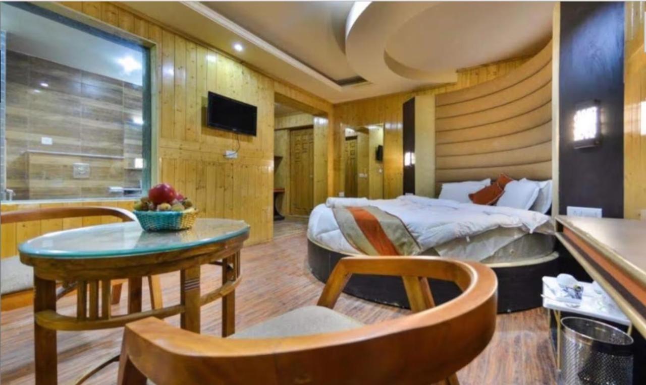 Hotel Sheen Srīnagar Екстериор снимка