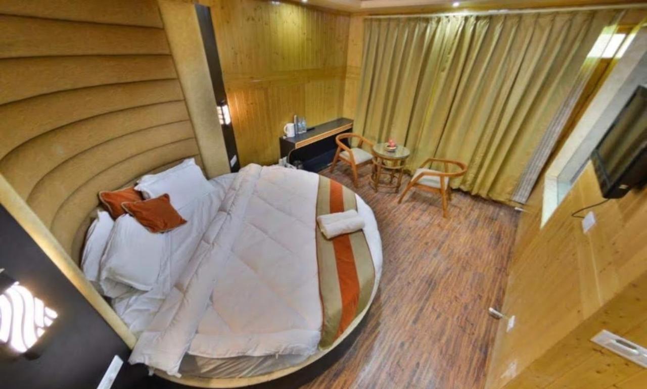 Hotel Sheen Srīnagar Екстериор снимка
